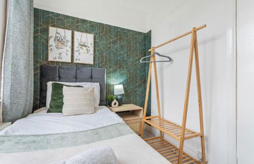 New Spacious 3-Bed House, Driveway Parking, Ideal Contractor Stay - Foto 12