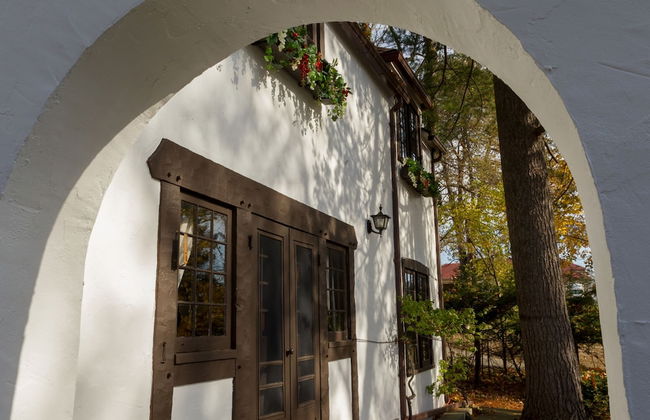 Castle on Glen - 3 Bedroom Home - Photo 18