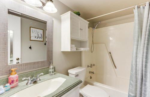 Pool Access and Lake View Osage Beach Condo! - Foto 14