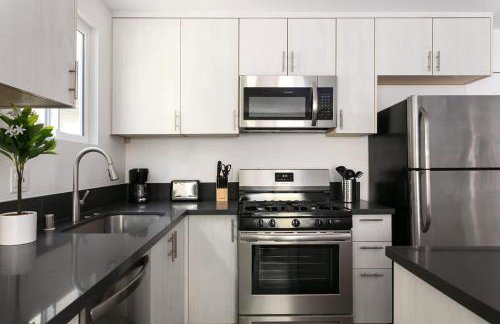 Relax in Spacious 3BR Apt Sleeps 8 and Parking - Foto 10