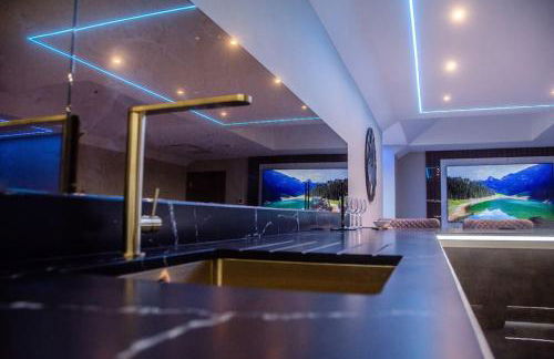 Luxury City Stay: 2-BR Penthouse - Foto 16