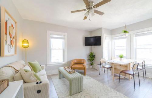 Downtown House Sleeps 10 with 3 King Beds and More - Foto 1