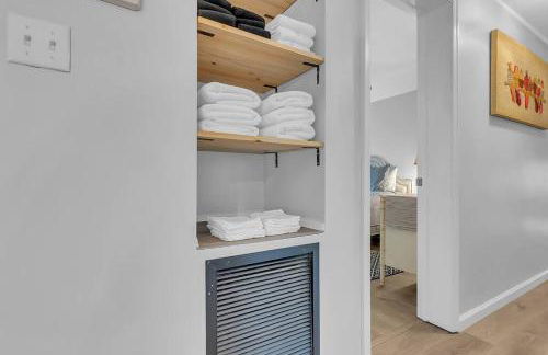 Pet friendly - steps to water! - Foto 8