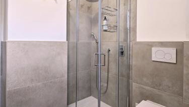 YR Apartments Milan - Ca' Granda - 1 Min Walk to Metro - Foto 5, Shower