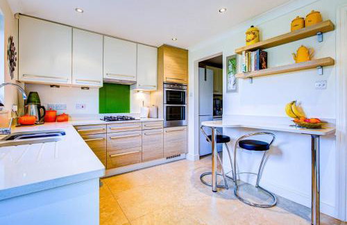 Serene Family Escape - Spacious, Near Thorpe Bay and Southend, Beaches & Amenities - Pass the Keys - Foto 3