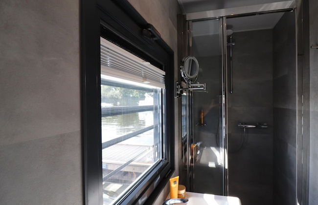 Houseboat in Lemmer With Harbor Views - Foto 13