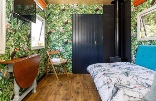 The Showman's Carriage w King Bed close to beach - Foto 42