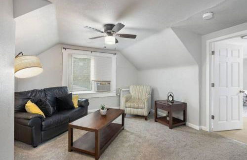 Great Location! 2BR - King Bed - Private Laundry - Foto 14
