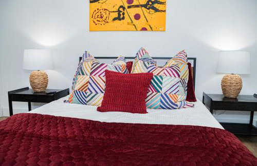 The Pearl & Oasis Duo Stylish 8BR Retreat - Photo 41