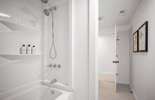 10min to NRG | Hot tub | Sauna | Firepit | 4br 3ba - Foto 20