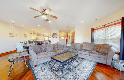 Spacious Lakeview Townhouse Sleeps 8 Deck Grill - Foto 6