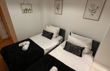 Spacious City Centre 2-Bedroom Apartment by StaySavvy Accommodation - Foto 35