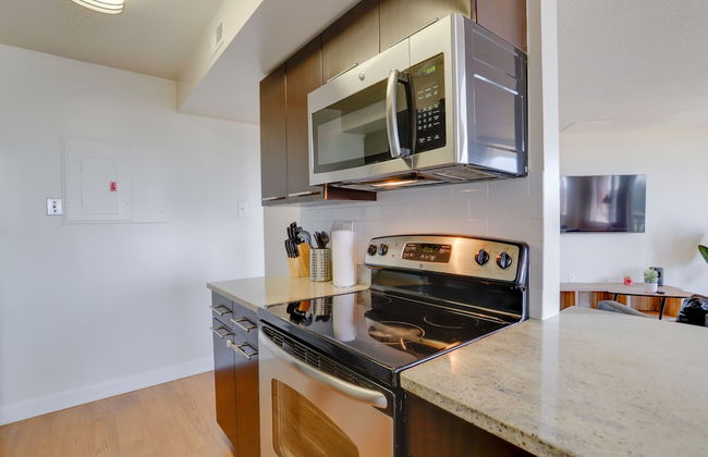 Gorgeous Apt with Rooftop City View - Photo 19