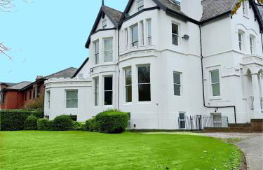 Gorgeous 2 bed apartment with free parking near, Sefton Park, Palm House, Lark Lane, Liverpool and Everton football clubs - Foto 2