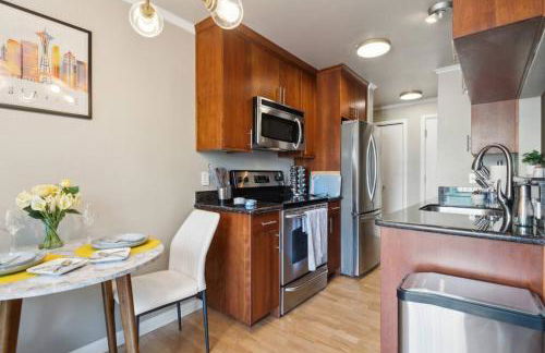 Vibrant 2bed Condo - Stroll to SEA Space Needle - Foto 55