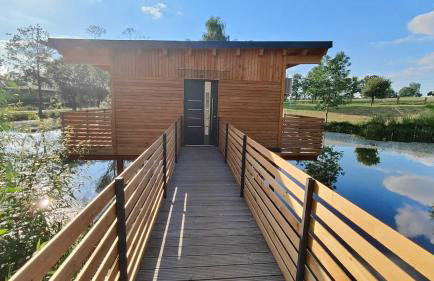 TinyHousebeiDresden mit Faßsauna Über dem Wasser schwebendes winziges Häuschen Nähe Dresden Sächsische Schweiz - Foto 10