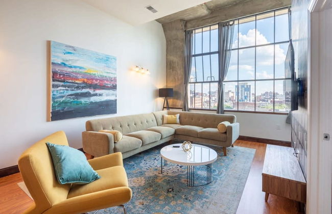 Sosuite 2BR Penthouse w W D Gym On-site Bar - Photo 5