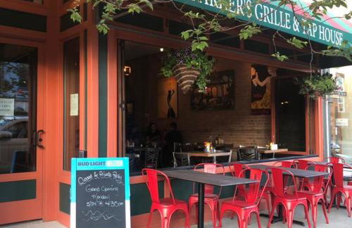 It's A Wonderful Life - Main St Penn Yan - Walk to Shops & Dining - Hot Tub - Pets OK - Seneca & Keuka Lake - Foto 33