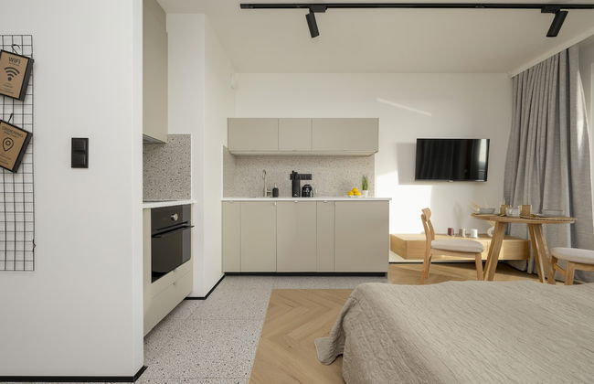 Horse Racing View 8th Floor by Renters - Photo 8