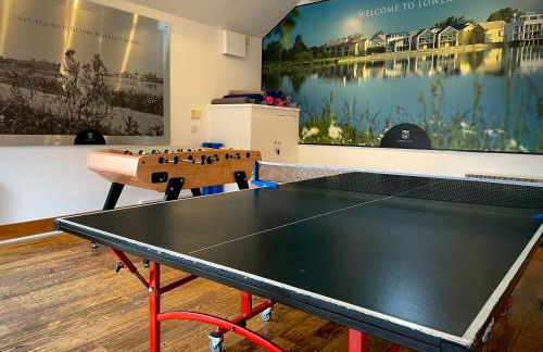 Cosy Cotswold Lodge by Your Home Here - ideal for families, log-burner, spa, private parking, EV Hookup included and heated swimming pools - Foto 43