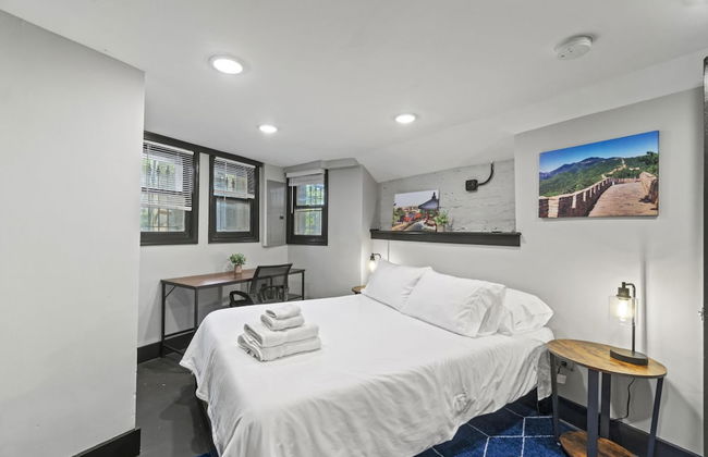 Historic DC Gem Spacious Rowhouse Private Patio - Photo 21