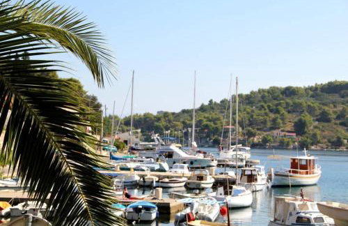 Private luxury Villa del Mar on Solta for up to 10 persons, heated pool, free parking, next to sea! FREE Kajak & Mountainbikes, GREAT living area & privacy! - Foto 26