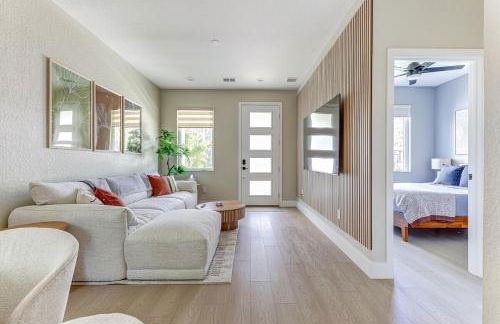 Chic & Spacious 4 Bedroom 3 Full Bathrooms Retreat in West Tampa and Pvt Backyard - Foto 1