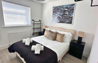 Charmandene - Luxury 5 Bed with Pool and Gated Parking - Foto 31