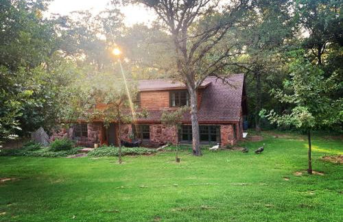 Cozy Cabin on Route 66 with Hot Tub- Edmond, OK - Foto 1
