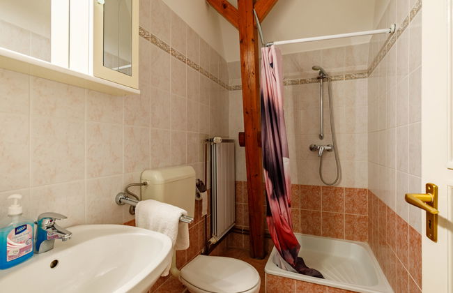 10 bedroom House in Fonyód with private pool and garden - Photo 23