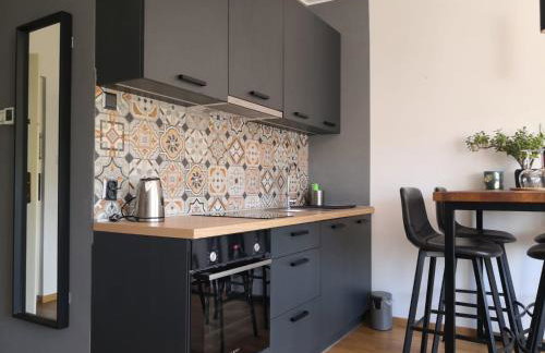 Centrally Chic Studio - Photo 3