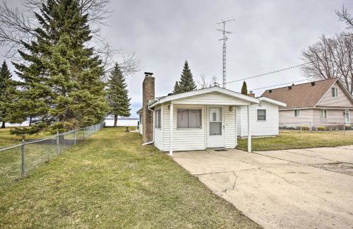 Peaceful Lakefront Houghton Lake Property with Patio - Foto 31