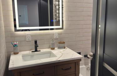 NEW Modern Private Entrance 2 BD Apt Minutes to NYC - Foto 17