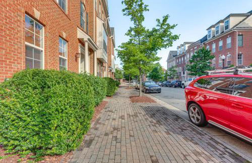 Modern 3BR Townhome | 3 Mi to Dulles and Reston TC - Foto 24