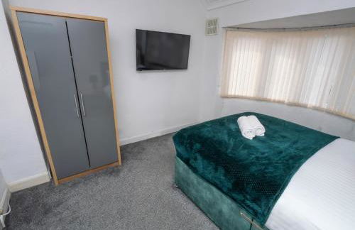 Spacious 3BR Home with Driveway Near NEC & Airport - Foto 5