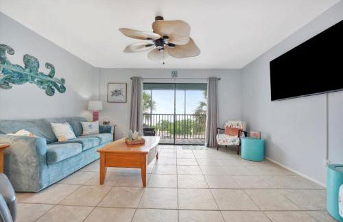 Cheerful Pelican on Anna Maria Island - Photo 10