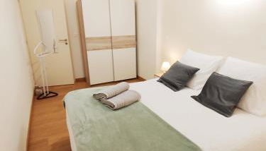 Les Gîtes d'Altaïr - La Petite Ourse - Foto 1, wardrobe