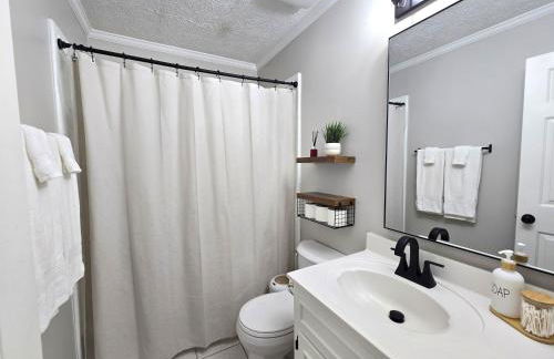 Cozy 5BR Family Retreat Firepit Games Patio - Foto 63