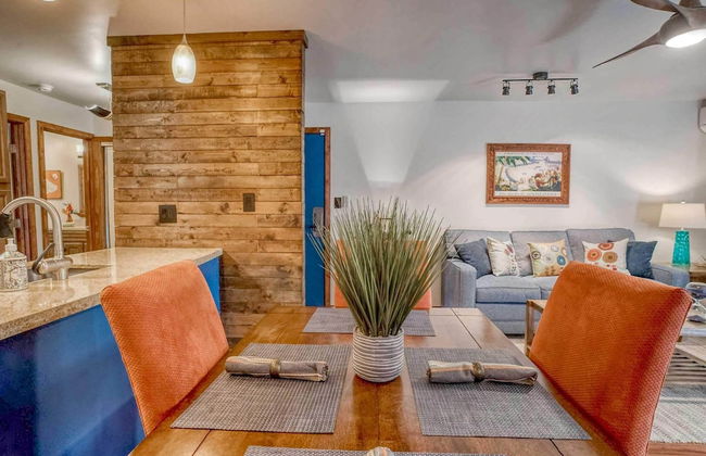 Tropical & Serene Garden Vistas - Photo 13