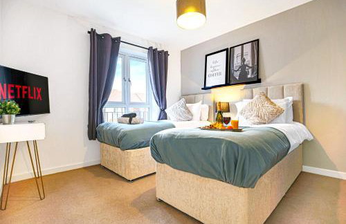 Middleton House with Free Parking, Fast-Wifi, SmartTV and Garden by Yoko Property - Photo 11