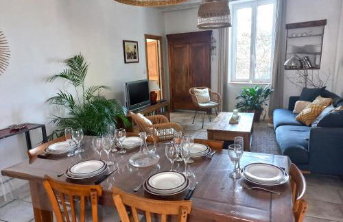 Le Logis du Moulin Gîte avec Jacuzzi, à 800m de la Cité Médiévale - Foto 8