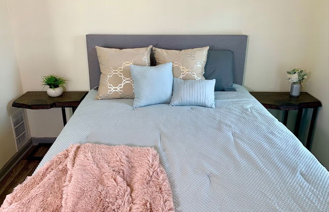 The Southside Villa - With Private Yard & Parking, Near Falls & Casino by Niagara Hospitality - Foto 3