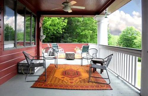 Impressive Cabin with a Pool and Hot Tub Ideal for Weekend Getaways in the Catskills - Foto 14