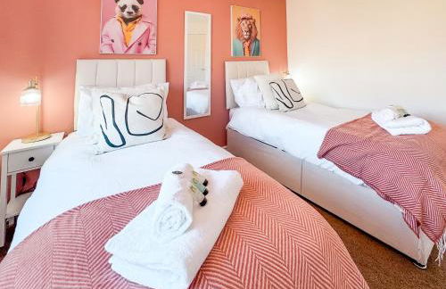 Raygill LT 4 Bedroom House By Furnished Accommodation - Private Parking - Perfect For Families & Contractors - Foto 35