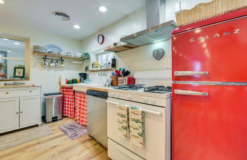 Pet Friendly Home - Walk to Mullet Lake! - Photo 3