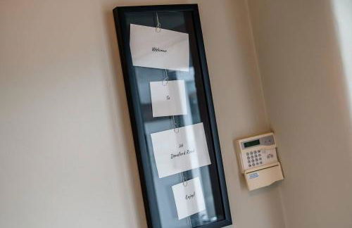 Pass The Keys Picture Perfect Haven in Didsbury Village - Free Parking & EV Station - Photo 46