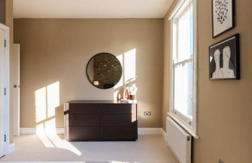 Behind the Blue Wall - Foto 29