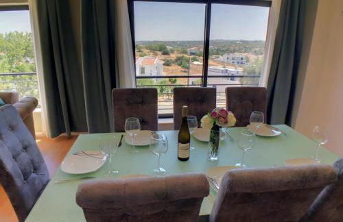 Apartment Beta - 2 Bedrooms, Private Rooftop Patio with Hot Tub, BBQ and View - Foto 7