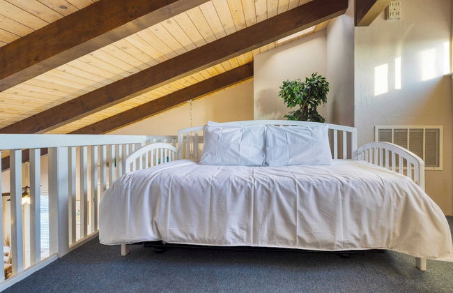 Steps to Beach w/ Patio+deck Foosball Happy Bottom Beach House by Avantstay - Foto 11