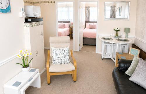Belle Aire Beach Retreat at Hemsby with FREE WIFI Bed linen included Freely tvs in bedrooms and FREE onsite entertainment - Foto 1